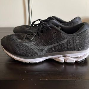 Mizuno Men's Wave Rider 23 WAVEKNIT Running shoe